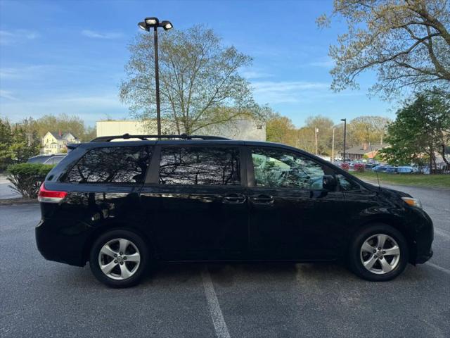 2012 Toyota Sienna LE V6 8 Passenger