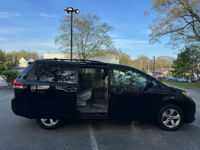 2012 Toyota Sienna LE V6 8 Passenger