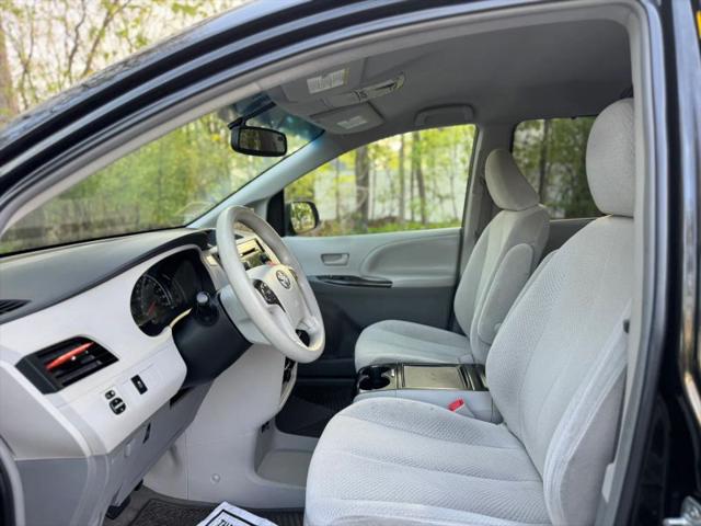 2012 Toyota Sienna LE V6 8 Passenger
