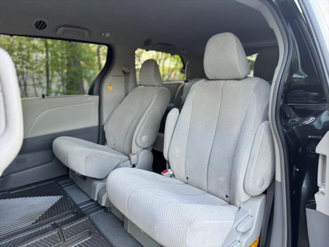 2012 Toyota Sienna LE V6 8 Passenger