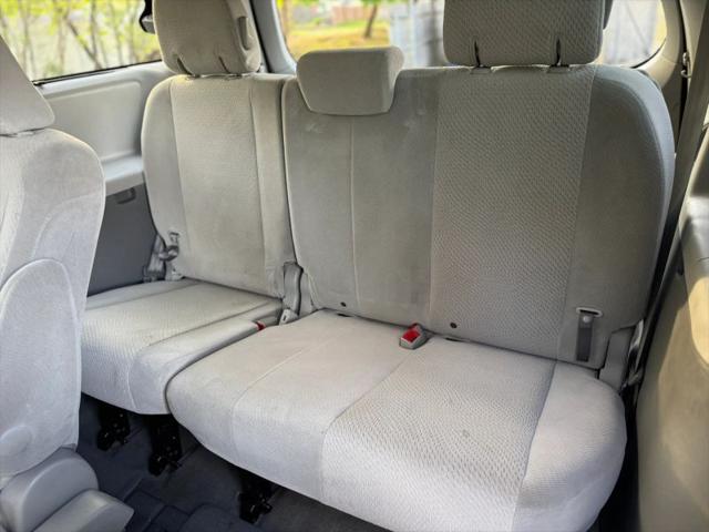 2012 Toyota Sienna LE V6 8 Passenger