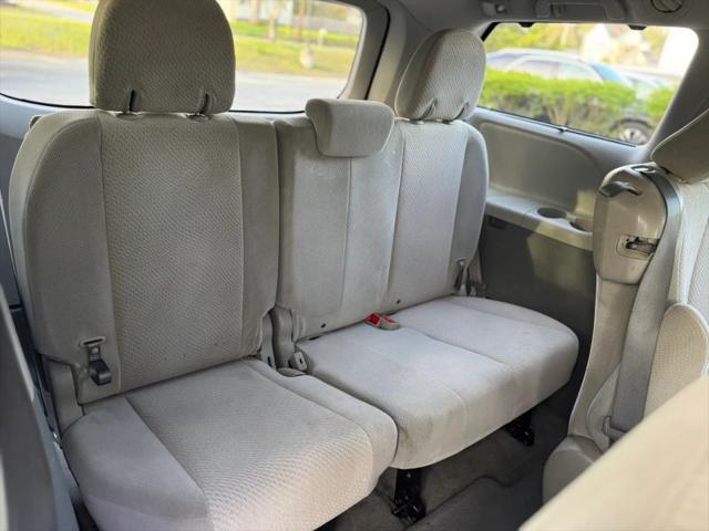 2012 Toyota Sienna LE V6 8 Passenger