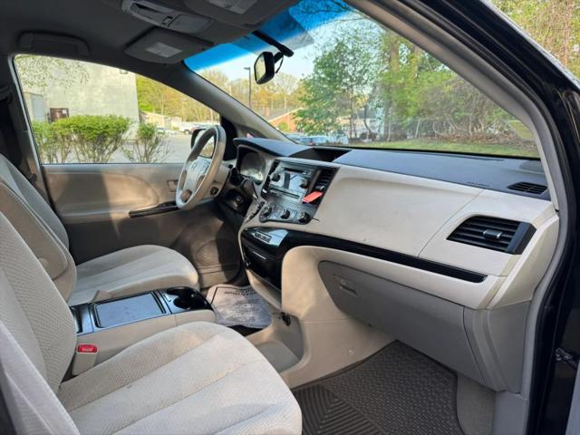 2012 Toyota Sienna LE V6 8 Passenger