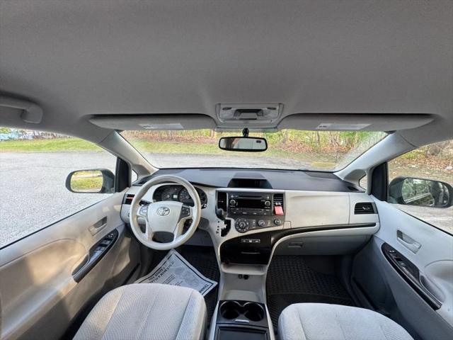 2012 Toyota Sienna LE V6 8 Passenger