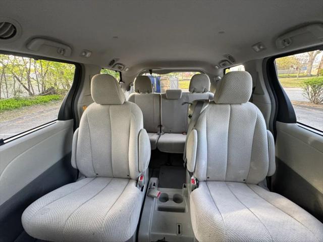 2012 Toyota Sienna LE V6 8 Passenger