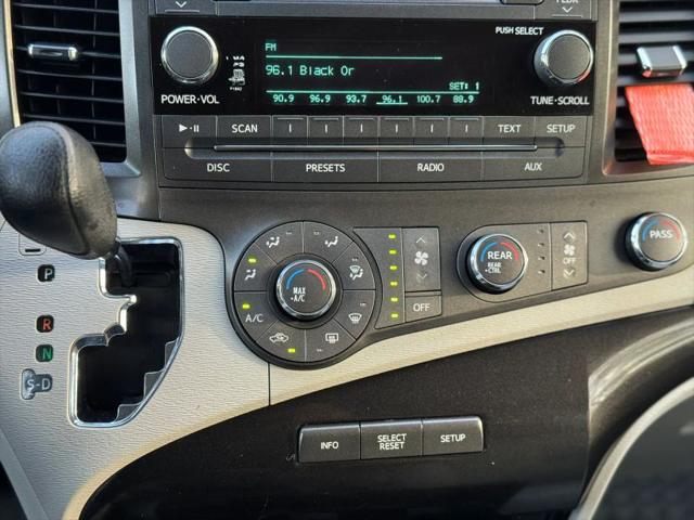 2012 Toyota Sienna LE V6 8 Passenger
