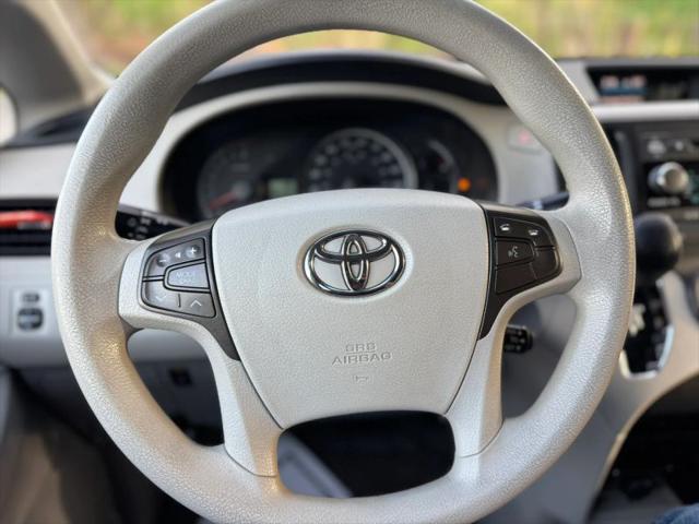 2012 Toyota Sienna LE V6 8 Passenger