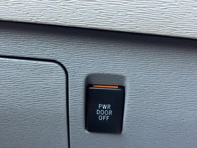 2012 Toyota Sienna LE V6 8 Passenger