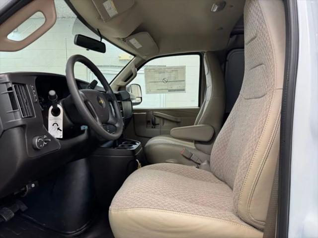 2026 Chevrolet Express Cargo Van 2500 Regular Wheelbase, WT, RWD