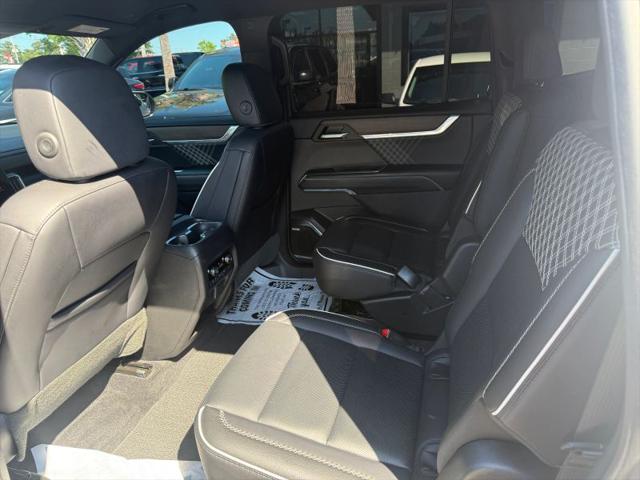 2025 GMC Acadia FWD Denali