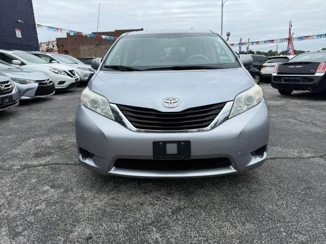 2012 Toyota Sienna LE V6 8 Passenger