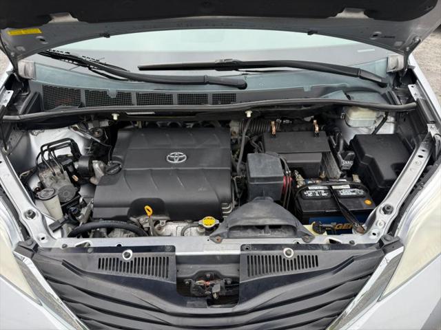 2012 Toyota Sienna LE V6 8 Passenger