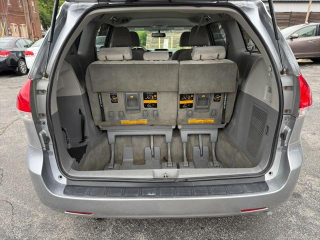 2012 Toyota Sienna LE V6 8 Passenger