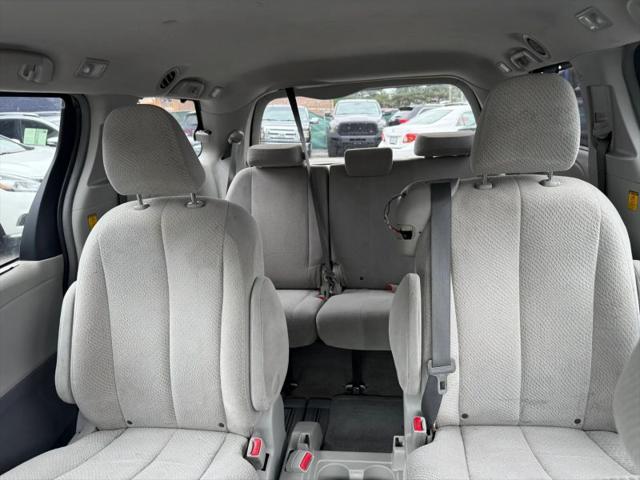 2012 Toyota Sienna LE V6 8 Passenger