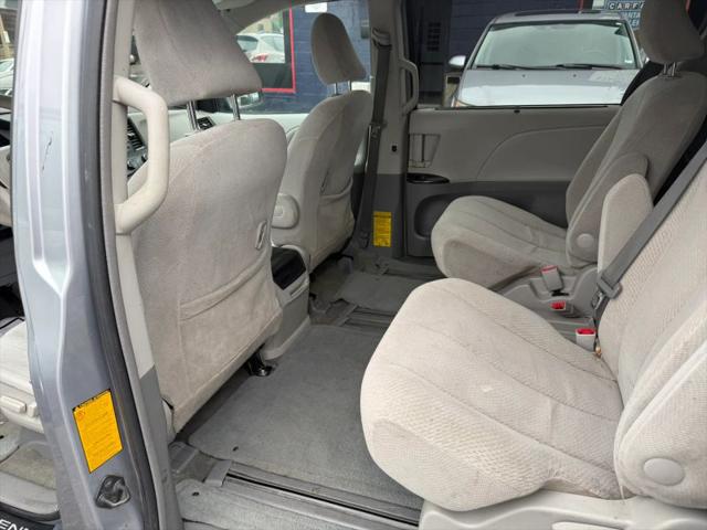 2012 Toyota Sienna LE V6 8 Passenger