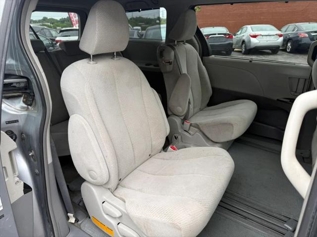 2012 Toyota Sienna LE V6 8 Passenger
