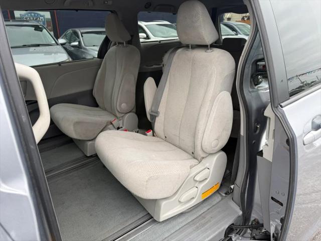 2012 Toyota Sienna LE V6 8 Passenger