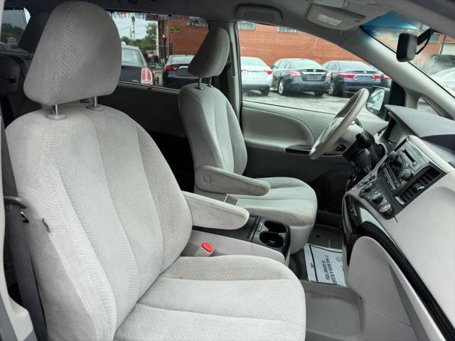 2012 Toyota Sienna LE V6 8 Passenger