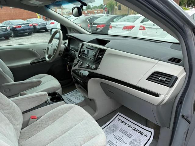 2012 Toyota Sienna LE V6 8 Passenger
