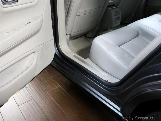2011 Cadillac DTS Luxury Collection