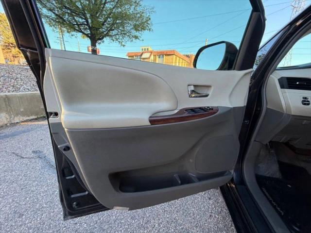 2013 Toyota Sienna XLE 7 Passenger