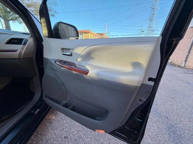 2013 Toyota Sienna XLE 7 Passenger