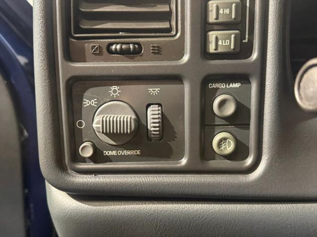 2002 Chevrolet Avalanche Base