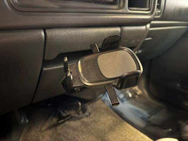 2002 Chevrolet Avalanche Base