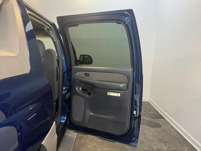 2002 Chevrolet Avalanche Base