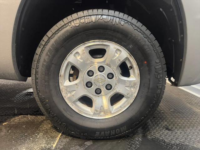 2002 Chevrolet Avalanche Base