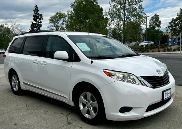 2013 Toyota Sienna LE V6 8 Passenger