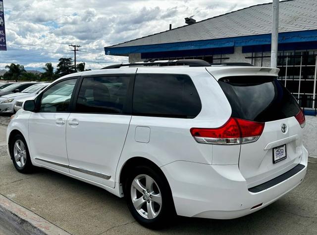 2013 Toyota Sienna LE V6 8 Passenger