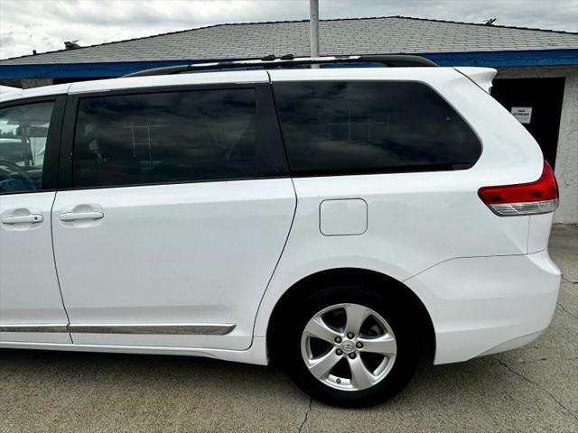 2013 Toyota Sienna LE V6 8 Passenger