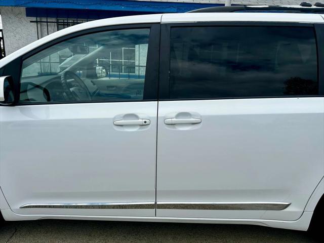2013 Toyota Sienna LE V6 8 Passenger