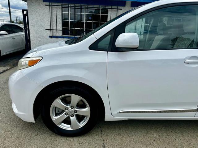 2013 Toyota Sienna LE V6 8 Passenger
