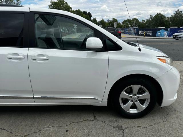 2013 Toyota Sienna LE V6 8 Passenger