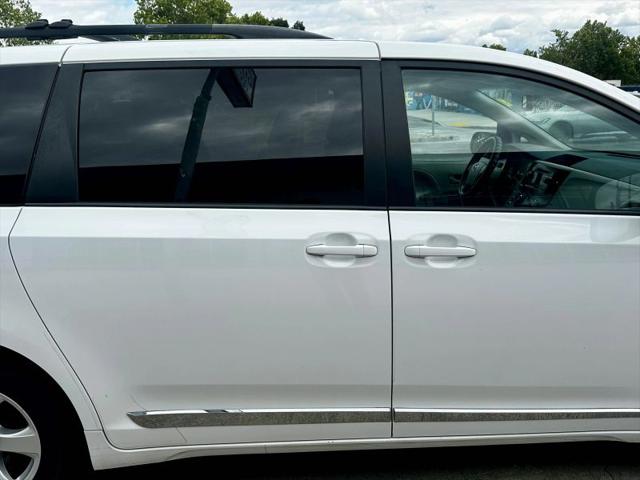 2013 Toyota Sienna LE V6 8 Passenger