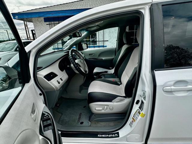 2013 Toyota Sienna LE V6 8 Passenger