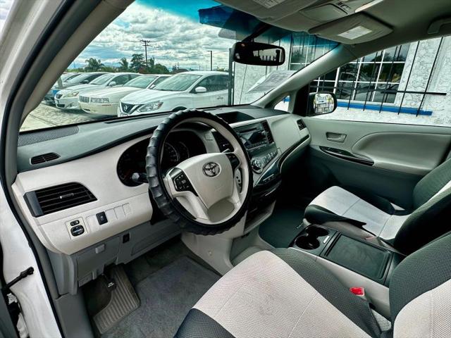 2013 Toyota Sienna LE V6 8 Passenger