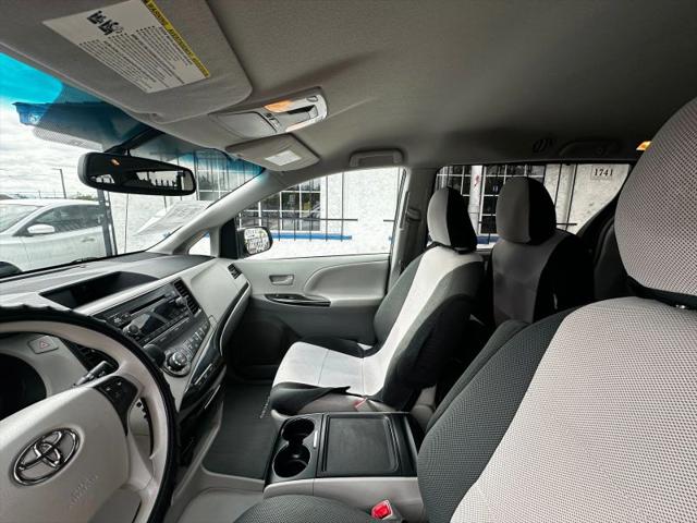 2013 Toyota Sienna LE V6 8 Passenger