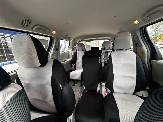 2013 Toyota Sienna LE V6 8 Passenger