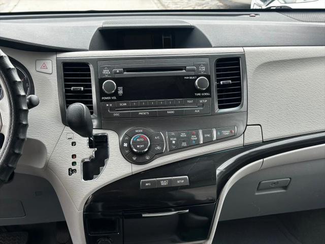 2013 Toyota Sienna LE V6 8 Passenger