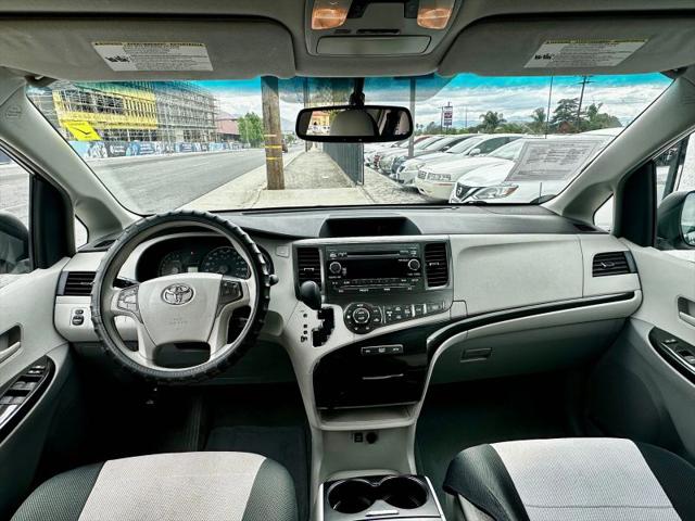 2013 Toyota Sienna LE V6 8 Passenger