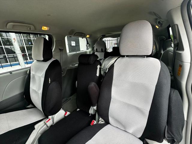 2013 Toyota Sienna LE V6 8 Passenger