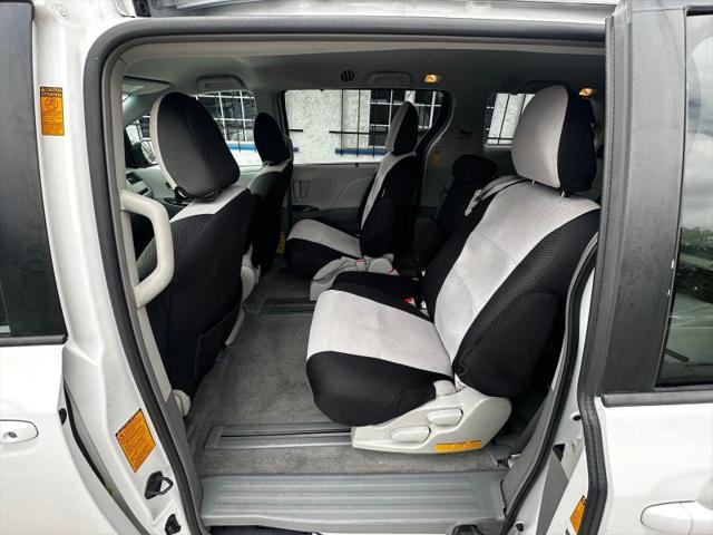 2013 Toyota Sienna LE V6 8 Passenger
