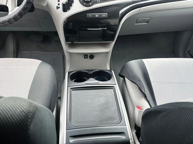 2013 Toyota Sienna LE V6 8 Passenger