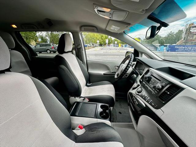 2013 Toyota Sienna LE V6 8 Passenger
