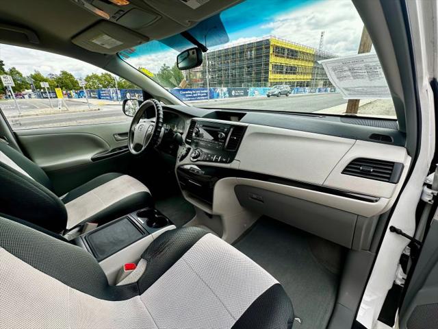 2013 Toyota Sienna LE V6 8 Passenger