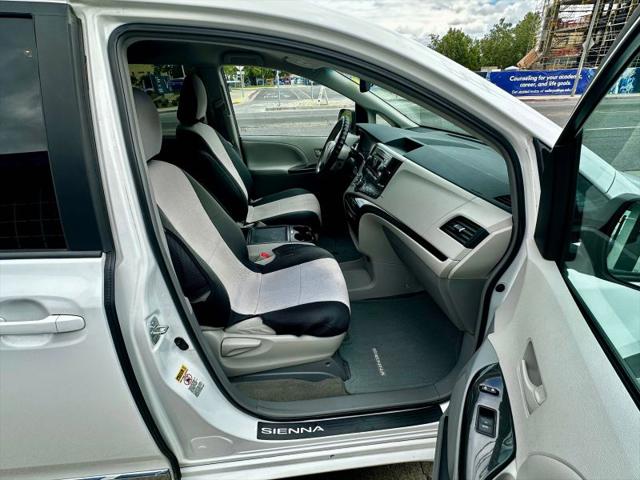 2013 Toyota Sienna LE V6 8 Passenger