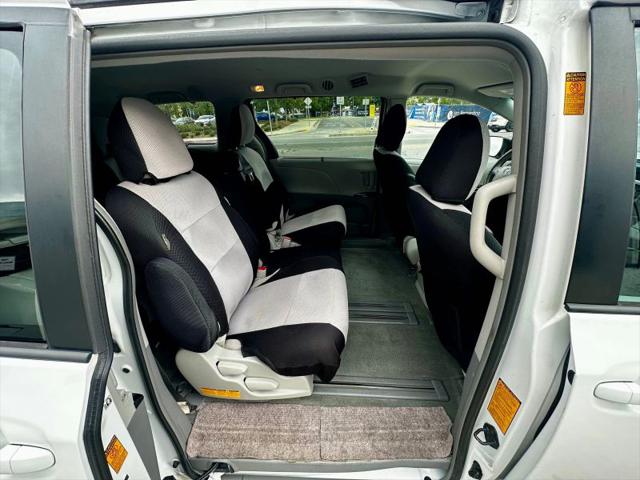 2013 Toyota Sienna LE V6 8 Passenger